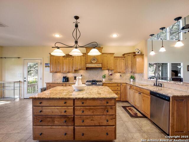 Image 10 of 30 For 205 Whispering Oaks