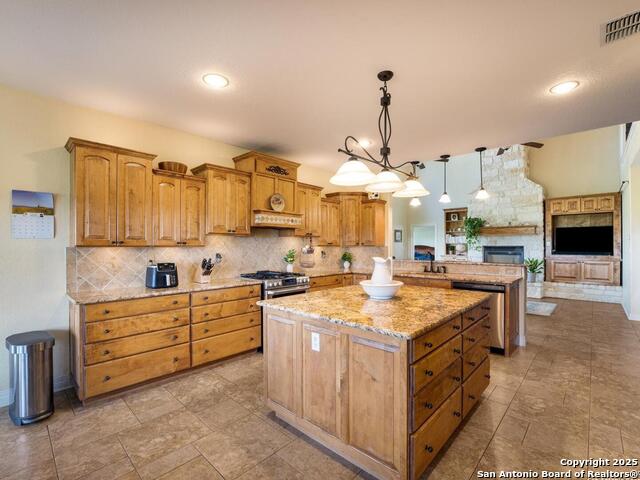 Image 13 of 30 For 205 Whispering Oaks