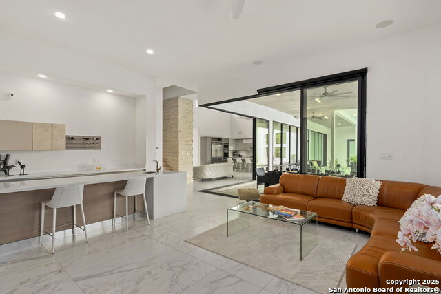 Listing photo id 12 for 1110 Marchesi