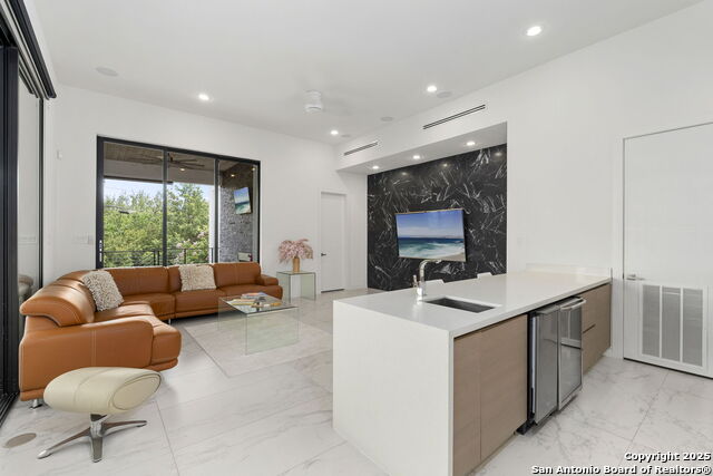 Listing photo id 13 for 1110 Marchesi
