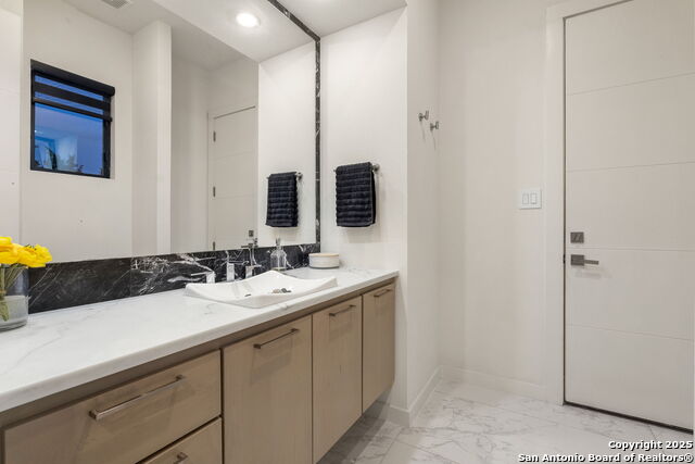 Listing photo id 23 for 1110 Marchesi