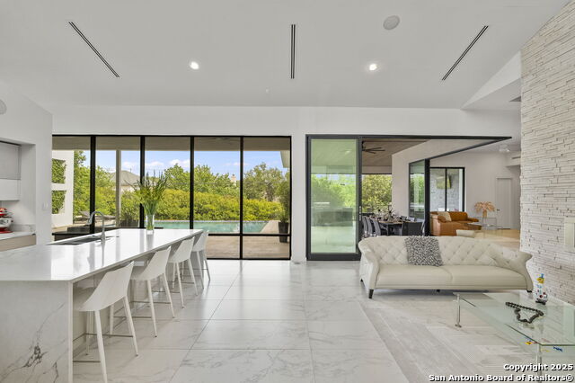 Listing photo id 7 for 1110 Marchesi