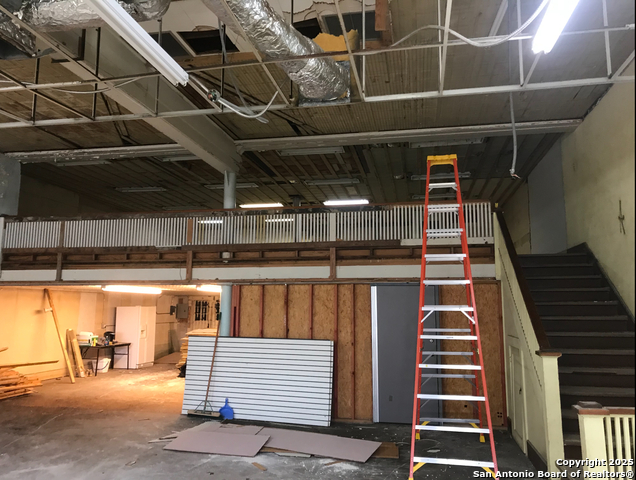 Listing photo id 8 for 419 Saint George