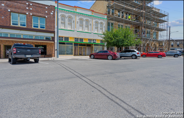 Listing photo id 10 for 419 Saint George