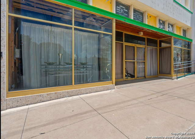 Listing photo id 0 for 419 Saint George