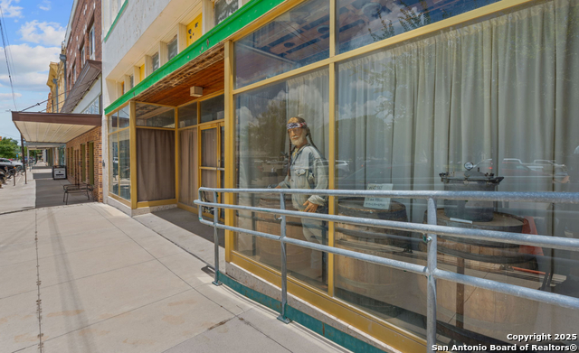 Listing photo id 1 for 419 Saint George