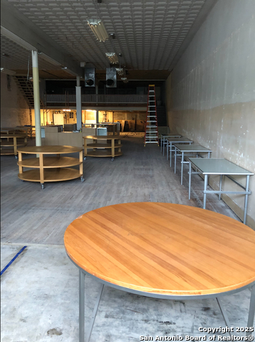 Listing photo id 2 for 419 Saint George