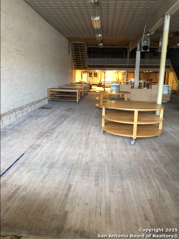 Listing photo id 3 for 419 Saint George