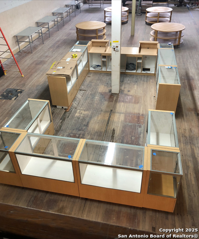 Listing photo id 5 for 419 Saint George