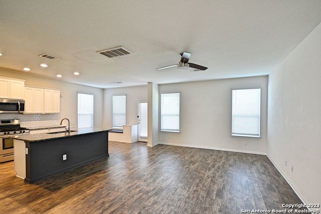 Listing photo id 11 for 588 Agave Flats Dr