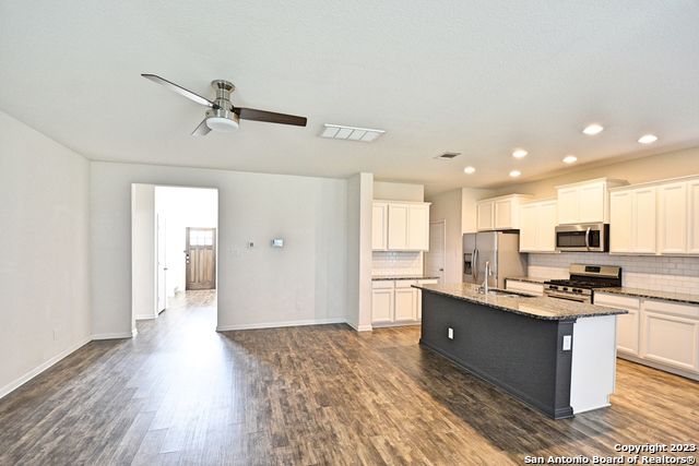 Listing photo id 13 for 588 Agave Flats Dr