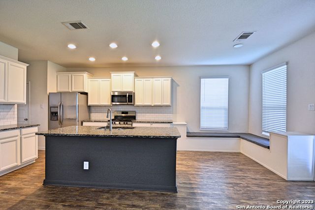 Listing photo id 14 for 588 Agave Flats Dr