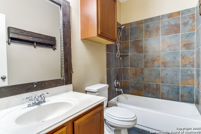 Listing photo id 11 for 15603 Luna Ridge