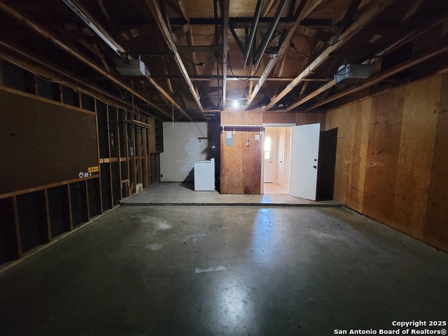 Listing photo id 12 for 10314 Willowick