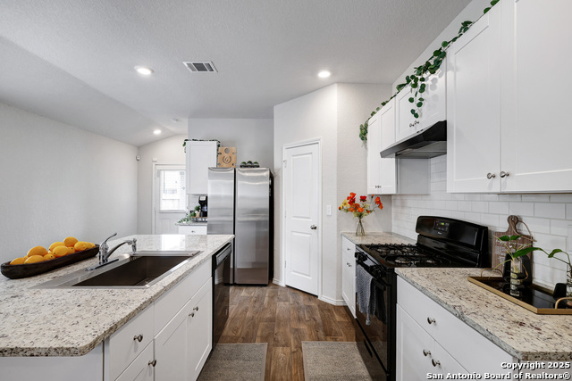 Listing photo id 8 for 3446 Angus Xing
