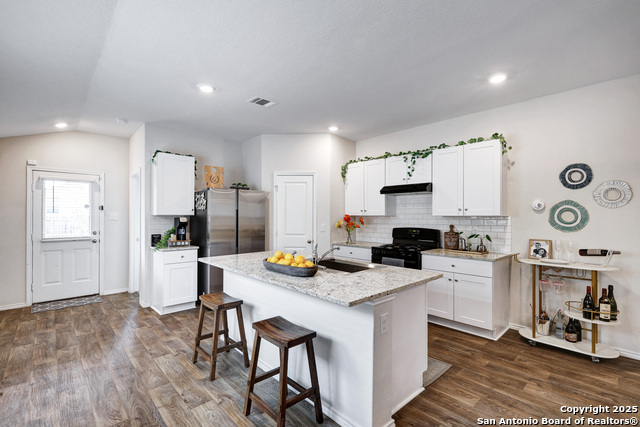 Listing photo id 10 for 3446 Angus Xing
