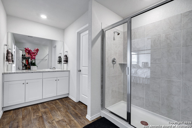 Listing photo id 16 for 3446 Angus Xing