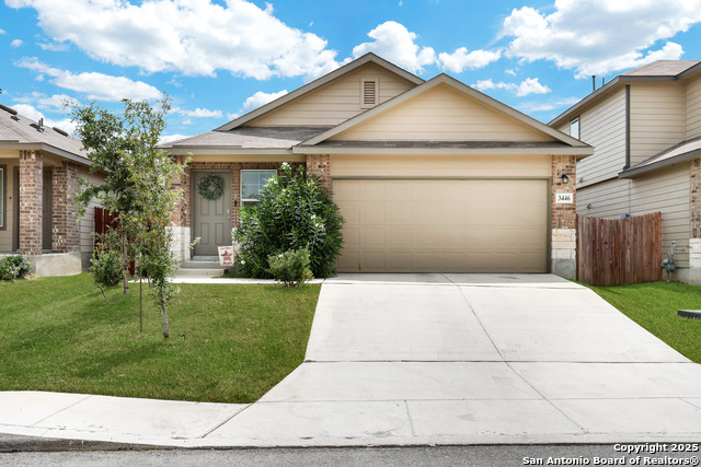 Listing photo id 2 for 3446 Angus Xing