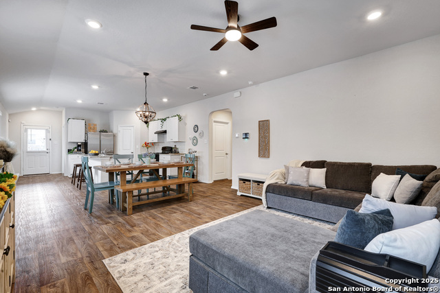Listing photo id 3 for 3446 Angus Xing
