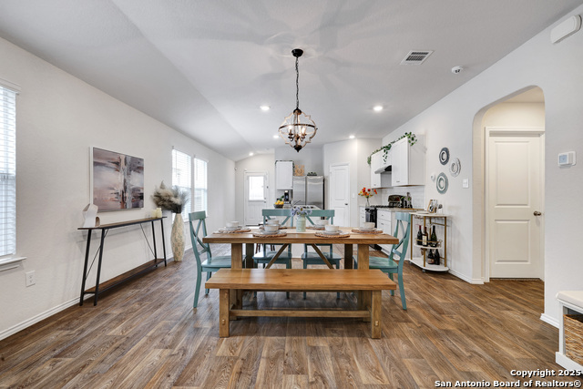 Listing photo id 4 for 3446 Angus Xing