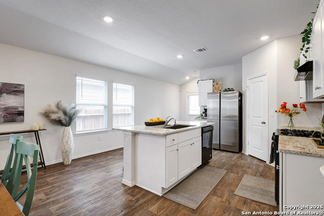 Listing photo id 7 for 3446 Angus Xing
