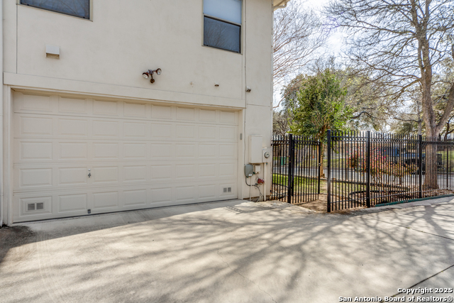 Image 13 of 14 For 444 Herff St