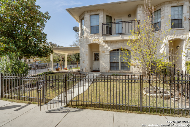 Image 2 of 14 For 444 Herff St