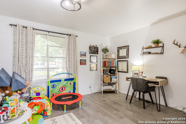 Listing photo id 11 for 606 Dorothy Jo