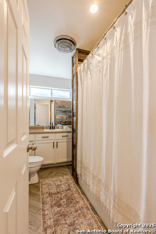 Listing photo id 5 for 606 Dorothy Jo