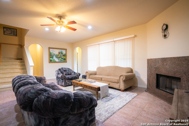 Image 6 of 28 For 6935 Hausman W