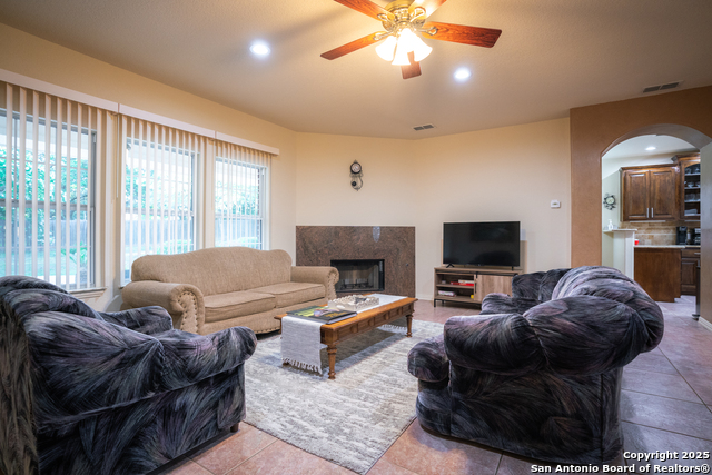 Image 7 of 28 For 6935 Hausman W
