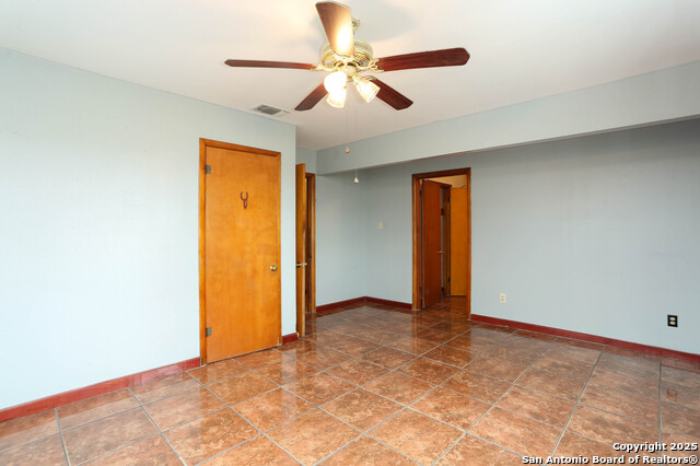 Listing photo id 12 for 10705 State Hwy 16 N