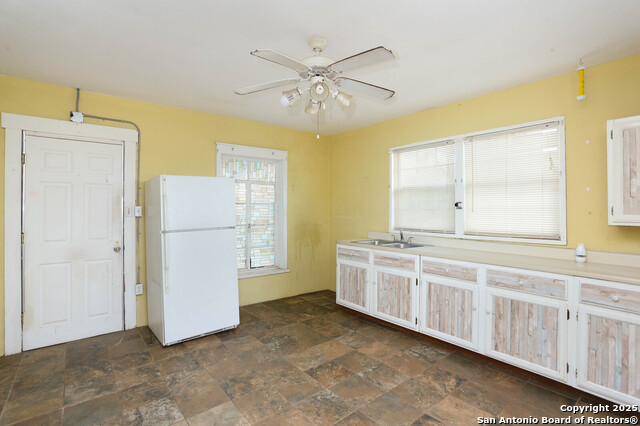 Listing photo id 18 for 10705 State Hwy 16 N