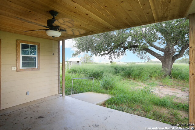 Listing photo id 23 for 10705 State Hwy 16 N