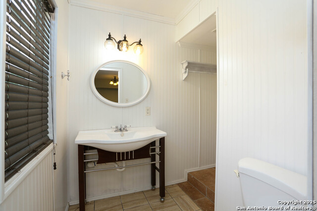 Listing photo id 7 for 10705 State Hwy 16 N