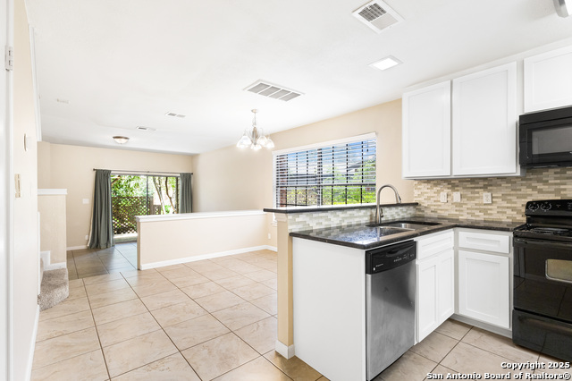 Image 6 of 37 For 11815 Vance Jackson  704