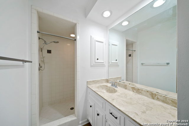 Image 22 of 26 For 8415 Fredericksburg Rd  704