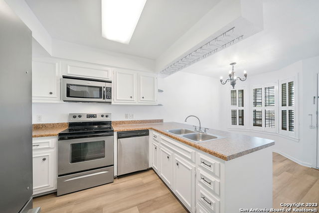 Image 3 of 26 For 8415 Fredericksburg Rd  704