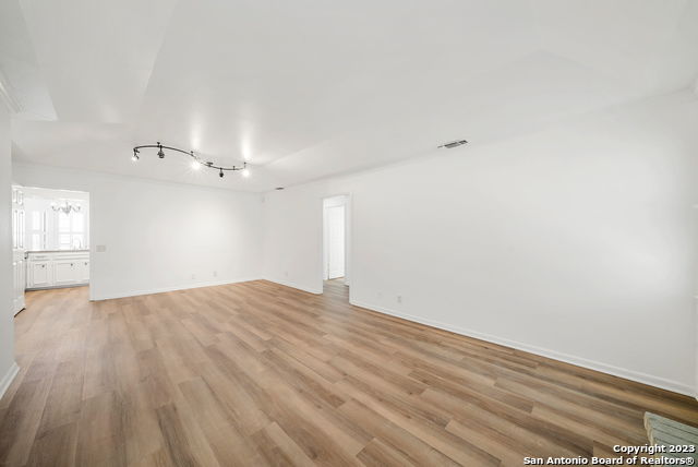 Image 8 of 26 For 8415 Fredericksburg Rd  704