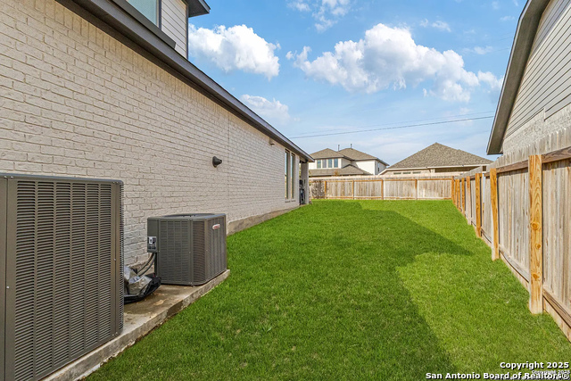 Listing photo id 25 for 14347 Apache Wells