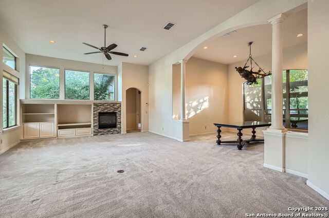 Listing photo id 9 for 18602 Windcliffe