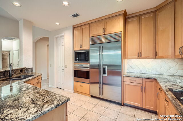 Listing photo id 11 for 18602 Windcliffe