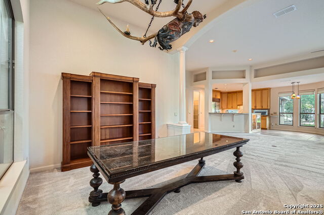 Listing photo id 14 for 18602 Windcliffe