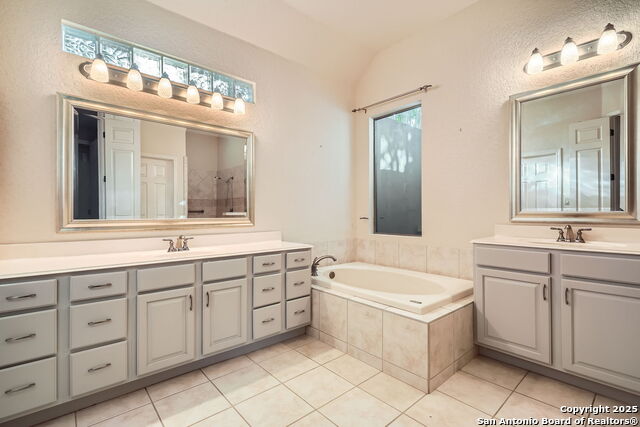 Listing photo id 19 for 18602 Windcliffe