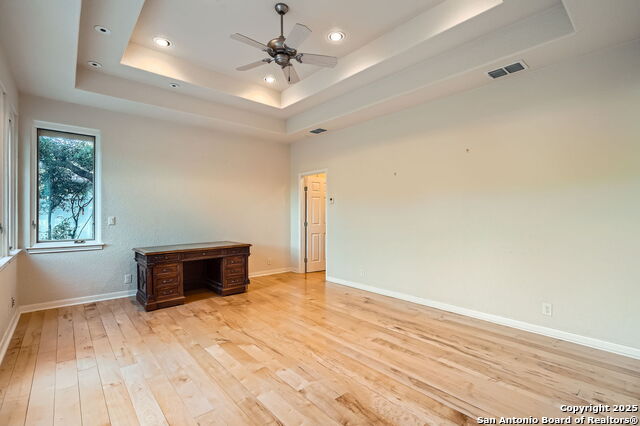 Listing photo id 22 for 18602 Windcliffe