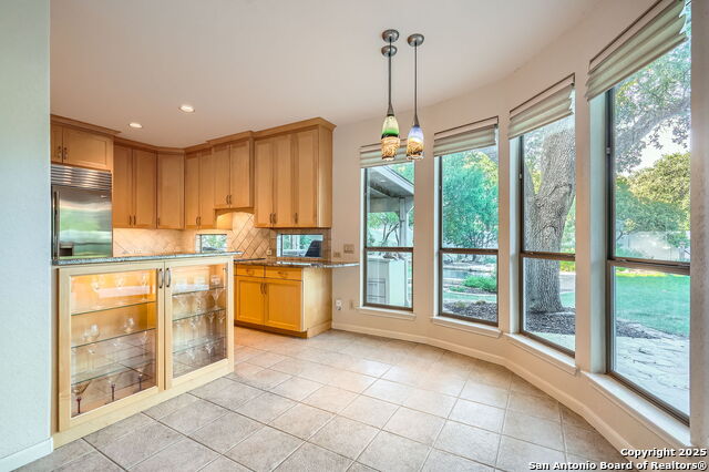 Listing photo id 2 for 18602 Windcliffe