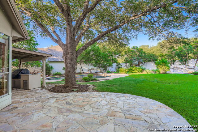 Listing photo id 3 for 18602 Windcliffe