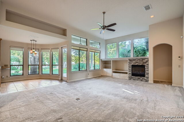 Listing photo id 4 for 18602 Windcliffe