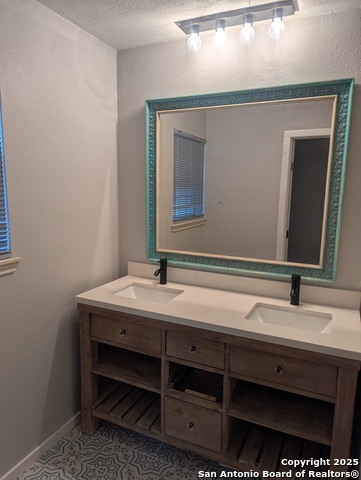 Listing photo id 8 for 941 Park View Loop