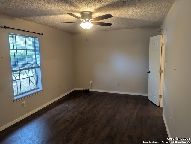 Listing photo id 9 for 941 Park View Loop
